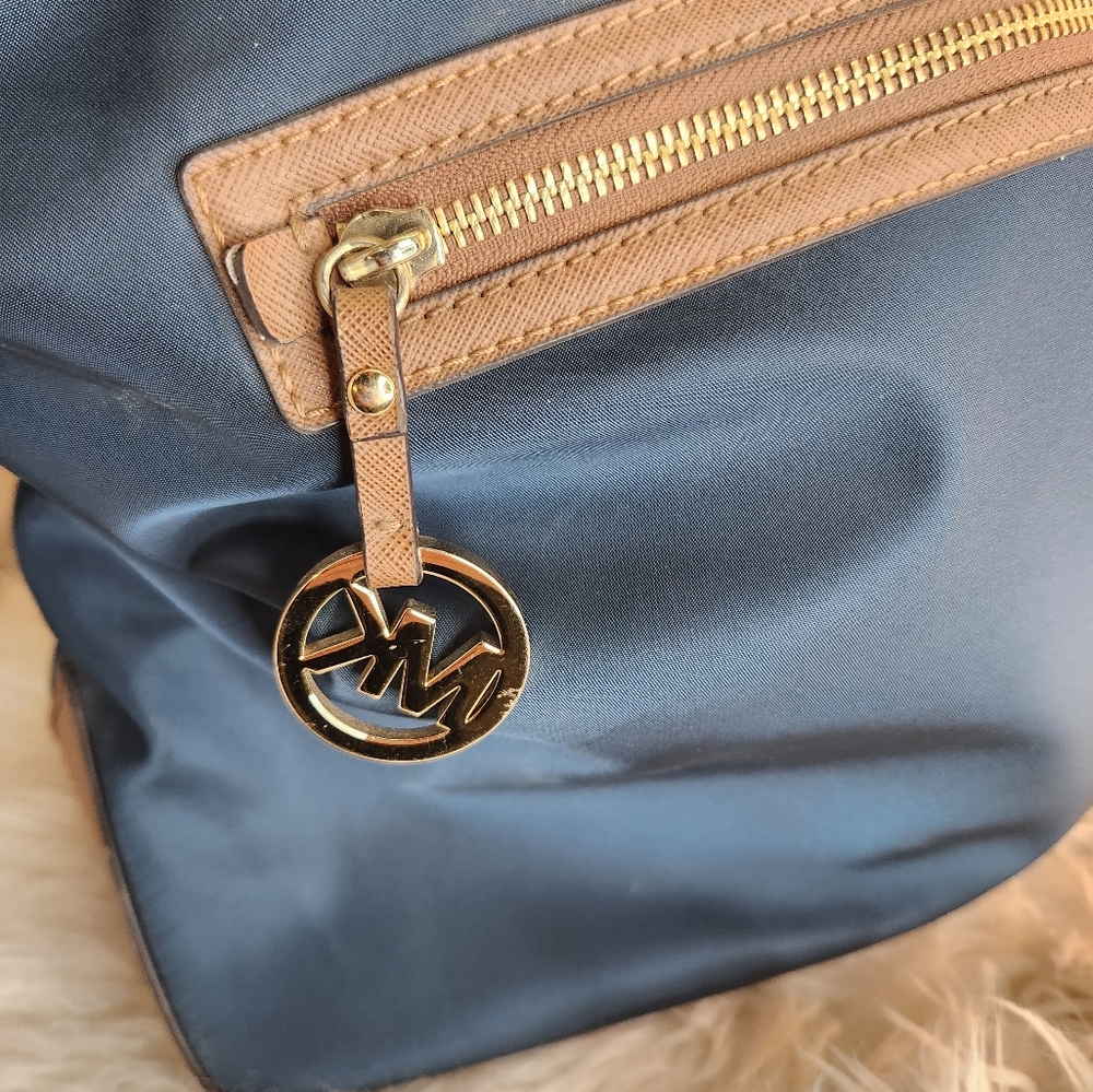 Authentic large navy blue Michael Kors purse handbag - Picture 4 of 8